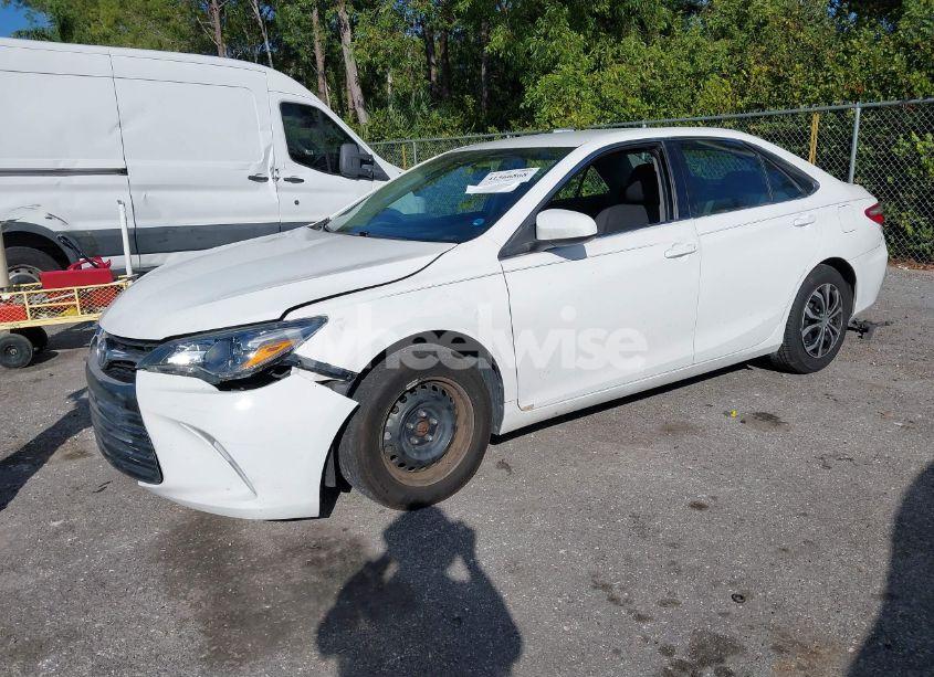 Photo 2 of 2015 Toyota Camry LE (VIN 4T4BF1FKXFR482680)