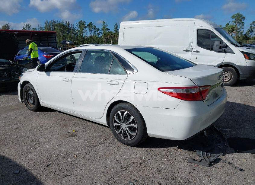 Photo 3 of 2015 Toyota Camry LE (VIN 4T4BF1FKXFR482680)