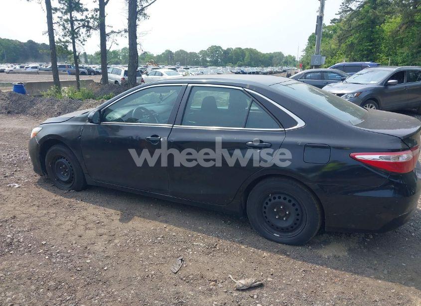 Photo 14 of 2015 Toyota Camry LE (VIN 4T4BF1FKXFR485577)