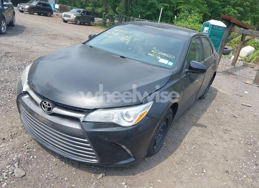 Photo 2 of 2015 Toyota Camry LE (VIN 4T4BF1FKXFR485577)