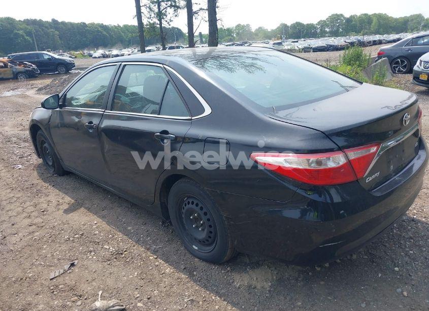 Photo 3 of 2015 Toyota Camry LE (VIN 4T4BF1FKXFR485577)