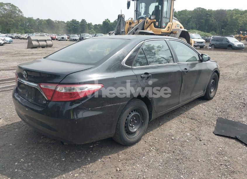 Photo 4 of 2015 Toyota Camry LE (VIN 4T4BF1FKXFR485577)