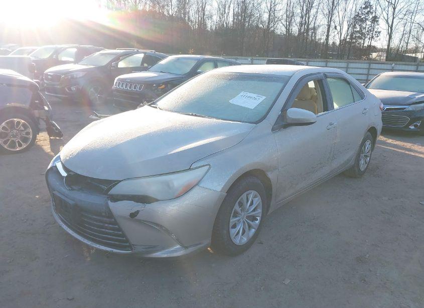 Photo 2 of 2015 Toyota Camry LE (VIN 4T4BF1FKXFR486440)