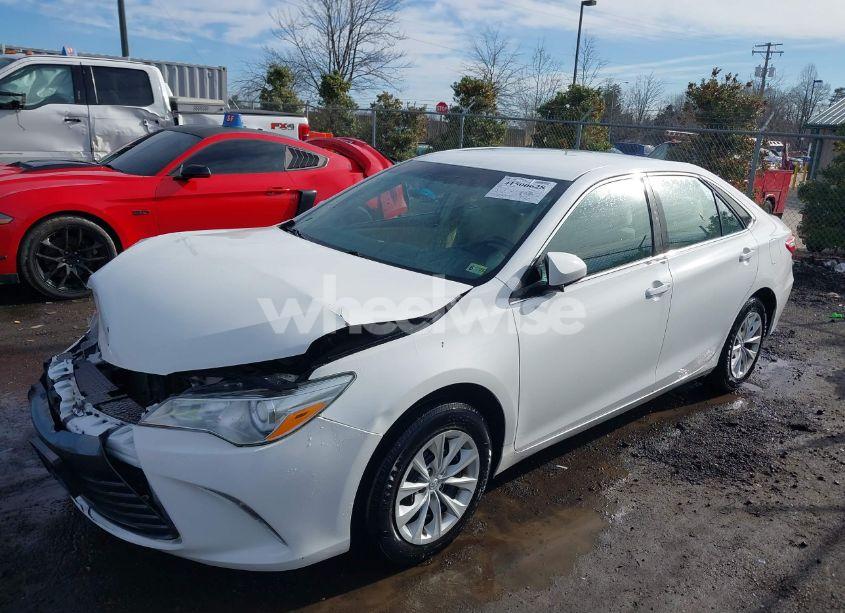 Photo 2 of 2015 Toyota Camry LE (VIN 4T4BF1FKXFR499866)