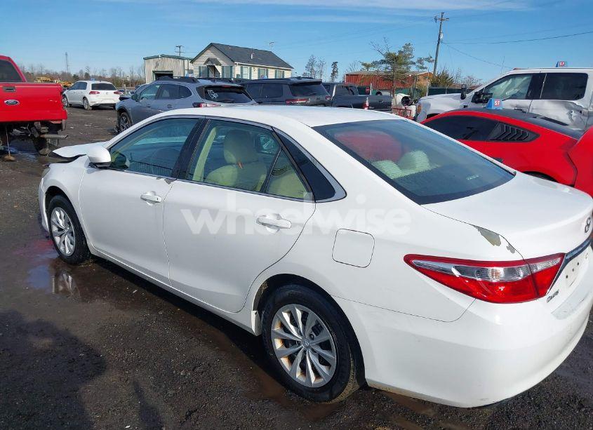 Photo 3 of 2015 Toyota Camry LE (VIN 4T4BF1FKXFR499866)