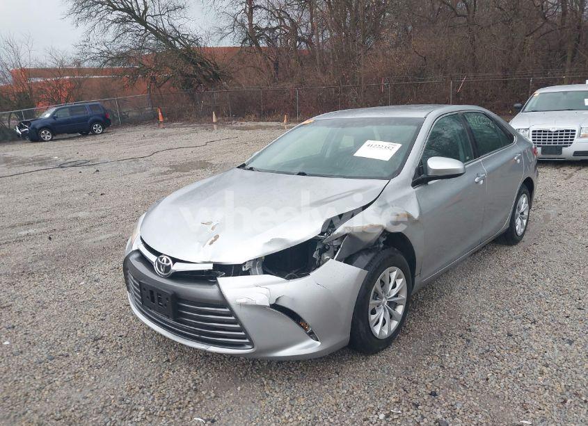 Photo 2 of 2015 Toyota Camry LE (VIN 4T4BF1FKXFR510056)