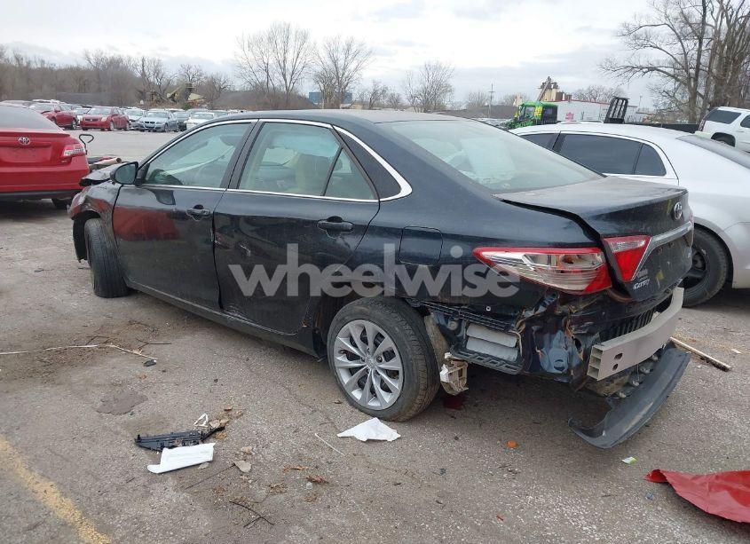 Photo 3 of 2015 Toyota Camry LE (VIN 4T4BF1FKXFR513975)