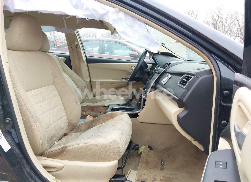 Photo 5 of 2015 Toyota Camry LE (VIN 4T4BF1FKXFR513975)