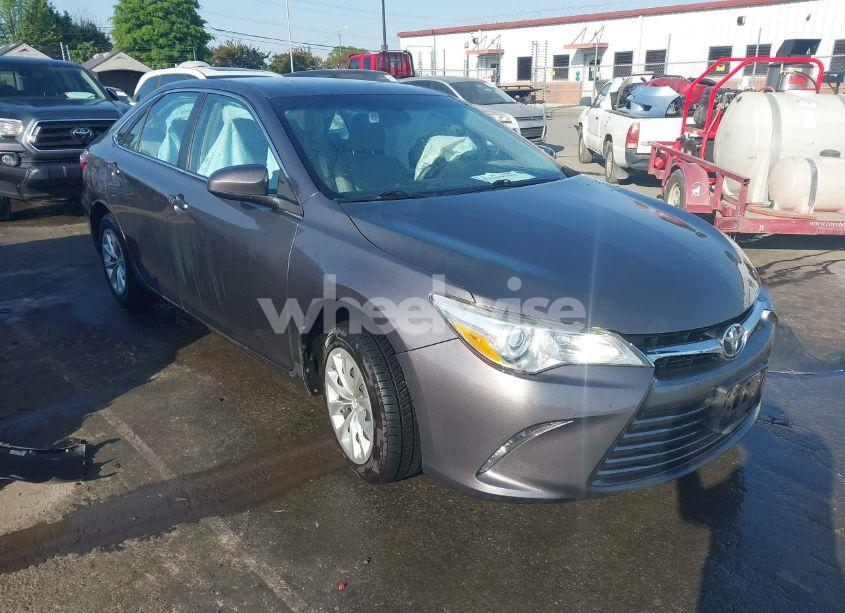 2016 Toyota Camry LE (VIN 4T4BF1FKXGR518689) main photo