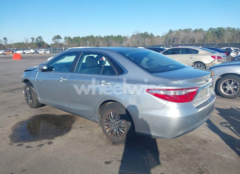 Photo 3 of 2016 Toyota Camry LE (VIN 4T4BF1FKXGR520555)