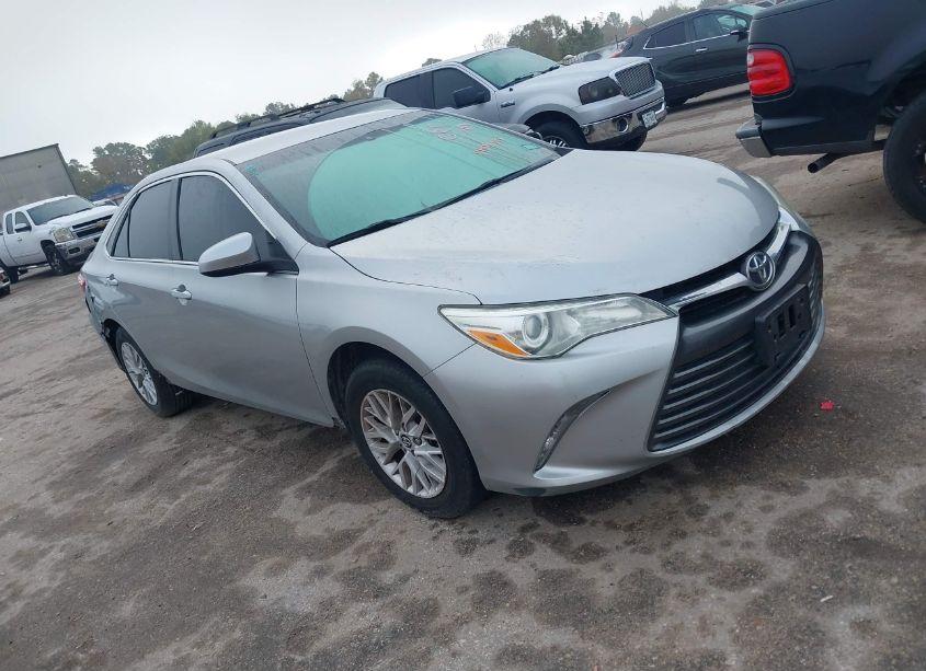 2016 Toyota Camry LE (VIN 4T4BF1FKXGR527845) main photo