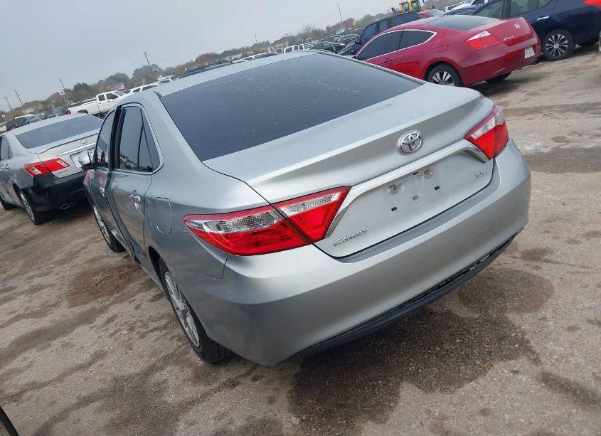 Photo 3 of 2016 Toyota Camry LE (VIN 4T4BF1FKXGR527845)
