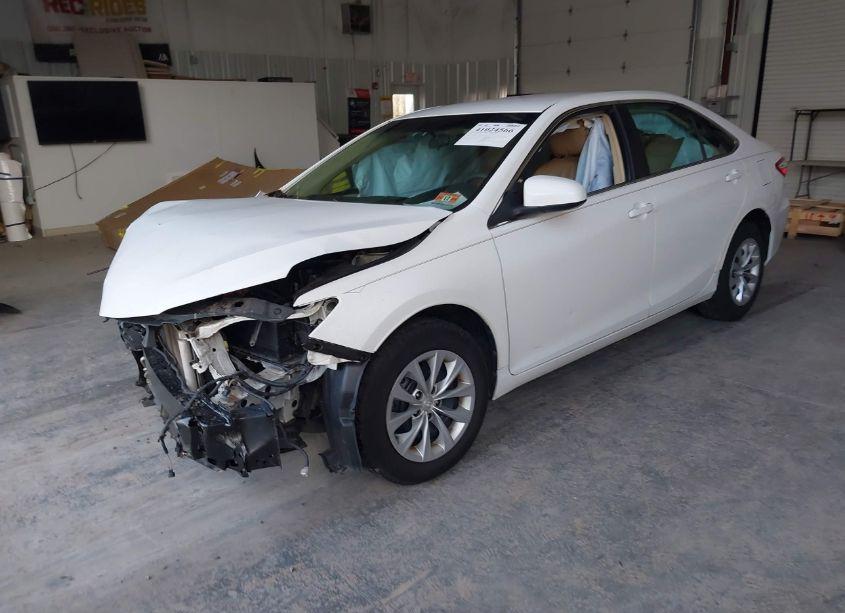 Photo 2 of 2016 Toyota Camry LE/XLE/SE/XSE (VIN 4T4BF1FKXGR530843)