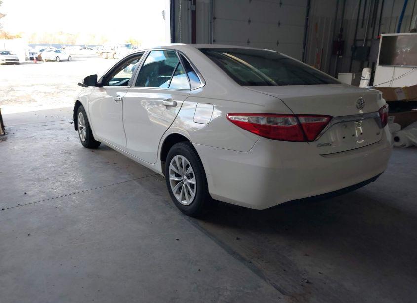 Photo 3 of 2016 Toyota Camry LE/XLE/SE/XSE (VIN 4T4BF1FKXGR530843)