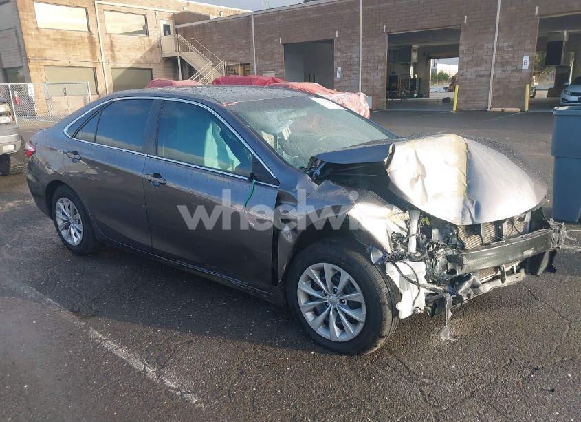 2016 Toyota Camry LE (VIN 4T4BF1FKXGR537176) main photo