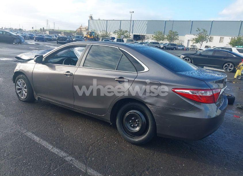 Photo 3 of 2016 Toyota Camry LE (VIN 4T4BF1FKXGR537176)