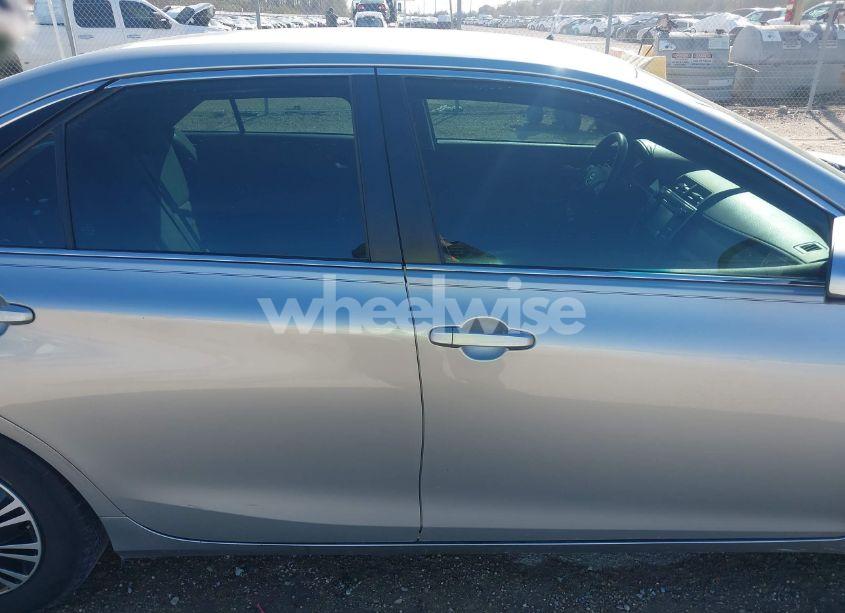 Photo 13 of 2016 Toyota Camry LE/XLE/SE/XSE (VIN 4T4BF1FKXGR543592)