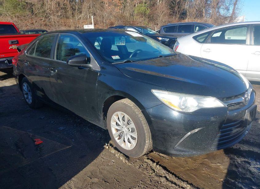 2016 Toyota Camry LE (VIN 4T4BF1FKXGR550879) main photo