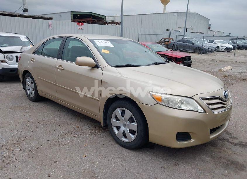 2010 Toyota Camry LE (VIN 4T4BF3EK0AR031439) main photo