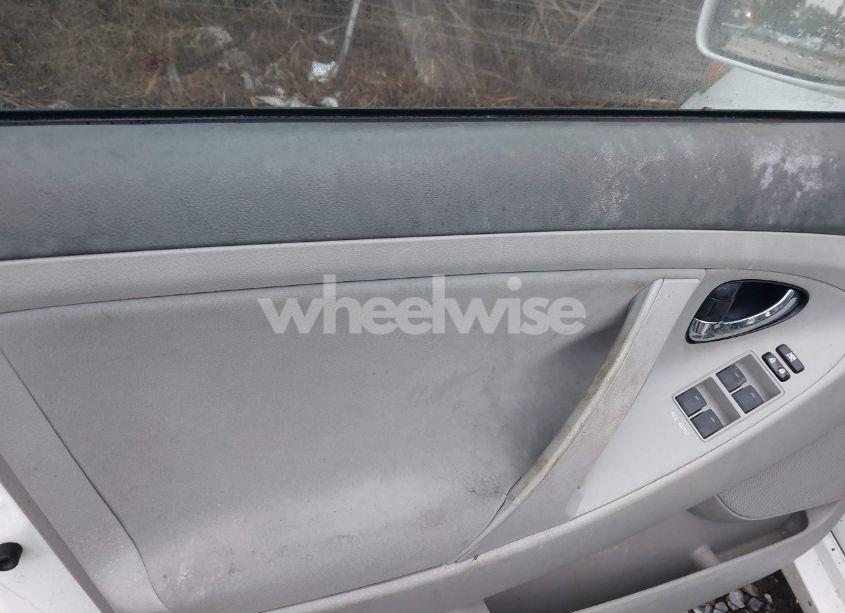 Photo 13 of 2010 Toyota Camry LE (VIN 4T4BF3EK0AR035622)