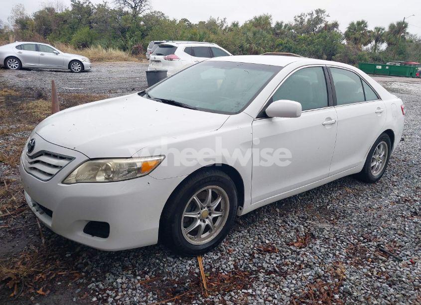Photo 2 of 2010 Toyota Camry LE (VIN 4T4BF3EK0AR035622)