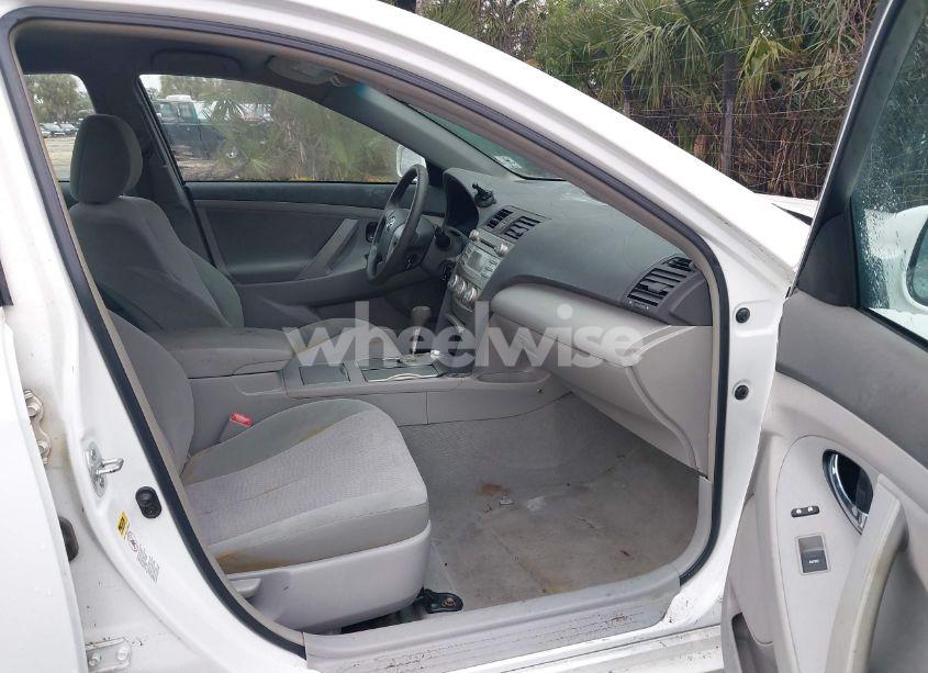 Photo 5 of 2010 Toyota Camry LE (VIN 4T4BF3EK0AR035622)