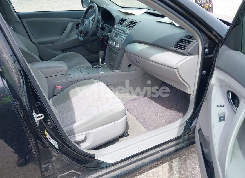 Photo 5 of 2010 Toyota Camry LE (VIN 4T4BF3EK0AR057605)