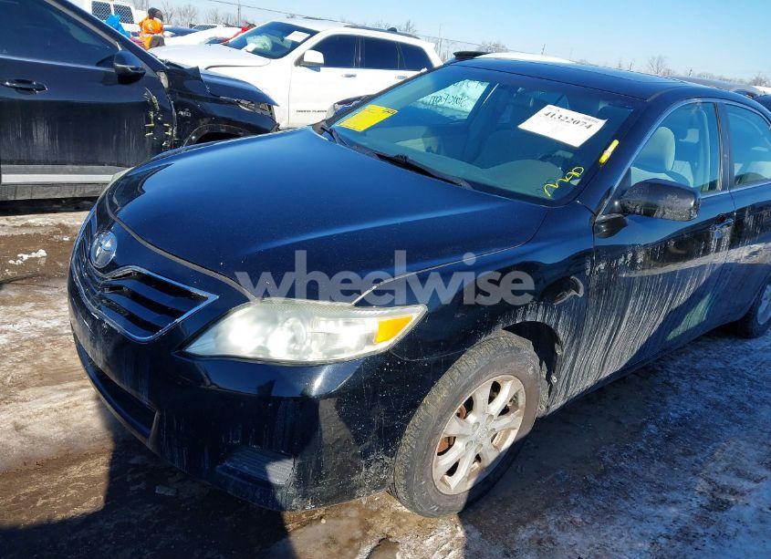 Photo 2 of 2010 Toyota Camry LE (VIN 4T4BF3EK0AR069737)