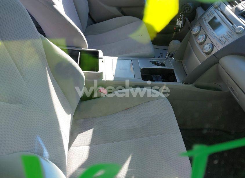 Photo 5 of 2010 Toyota Camry LE (VIN 4T4BF3EK0AR069737)