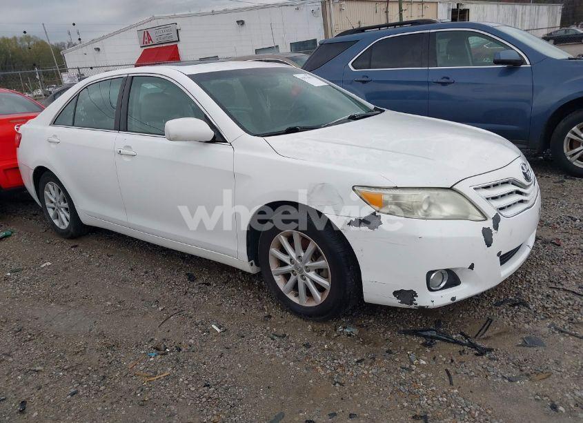 2010 Toyota Camry XLE (VIN 4T4BF3EK0AR072122) main photo