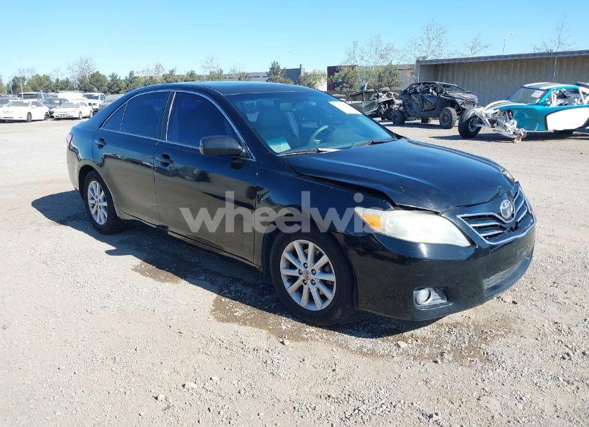 2011 Toyota Camry XLE (VIN 4T4BF3EK0BR119070) main photo