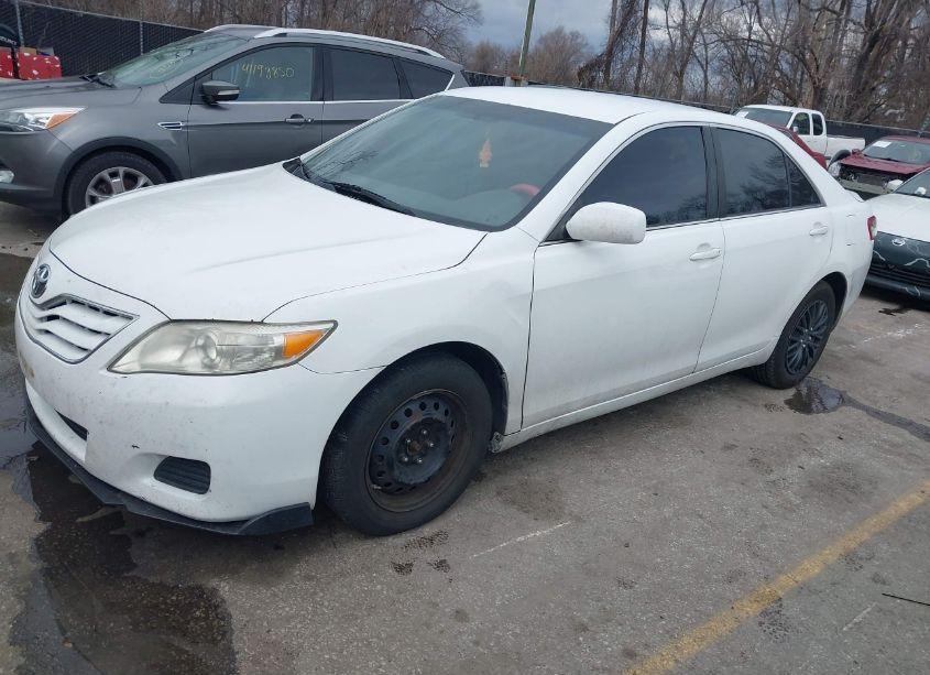 Photo 2 of 2011 Toyota Camry LE (VIN 4T4BF3EK0BR128643)