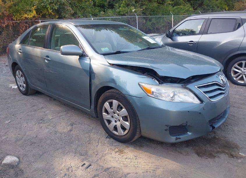 2011 Toyota Camry LE (VIN 4T4BF3EK0BR141960) main photo
