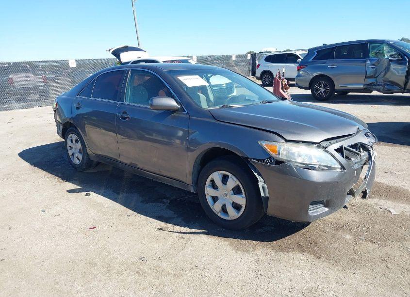 2011 Toyota Camry LE (VIN 4T4BF3EK0BR172142) main photo