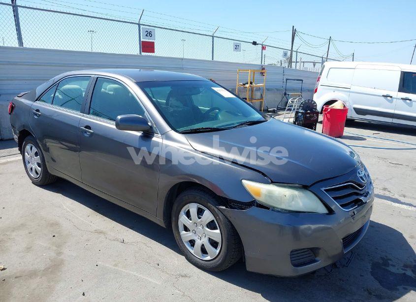 2011 Toyota Camry LE (VIN 4T4BF3EK0BR215815) main photo