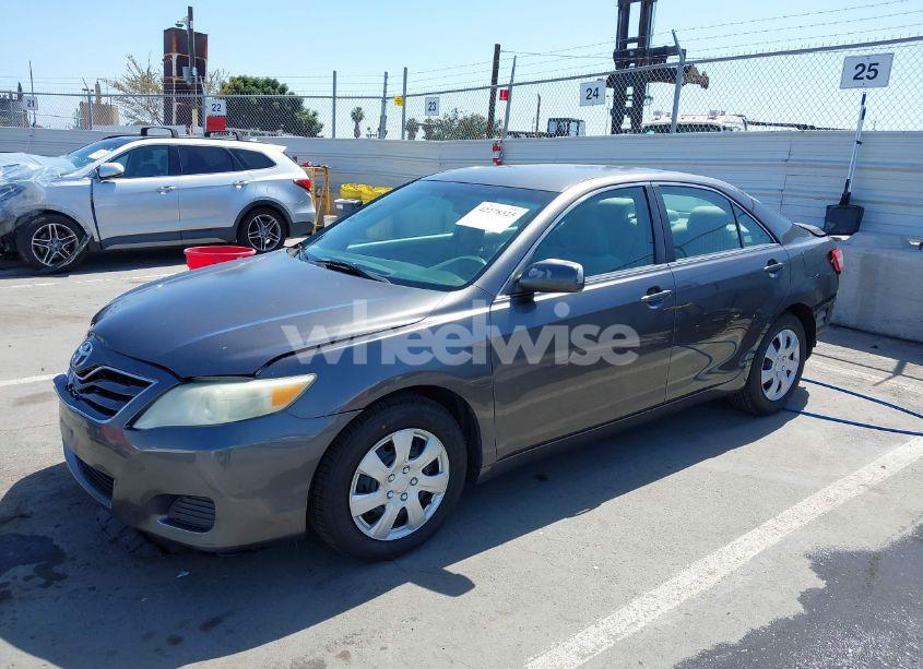 Photo 2 of 2011 Toyota Camry LE (VIN 4T4BF3EK0BR215815)