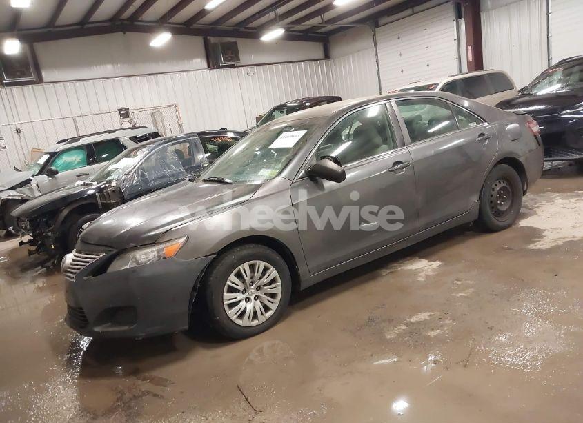 Photo 2 of 2011 Toyota Camry LE (VIN 4T4BF3EK0BR218536)
