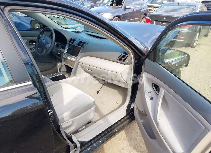 Photo 5 of 2010 Toyota Camry LE (VIN 4T4BF3EK1AR026511)