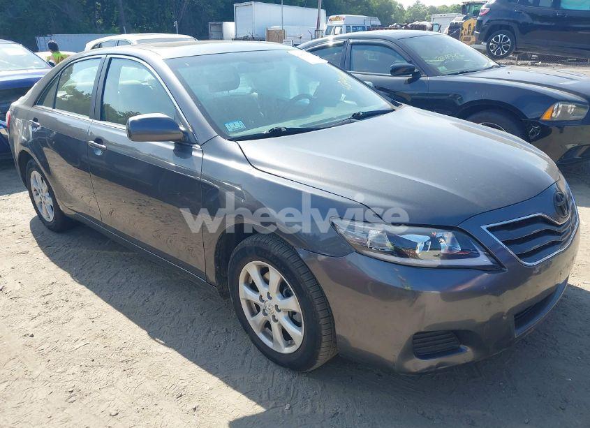 2011 Toyota Camry LE (VIN 4T4BF3EK1BR096172) main photo