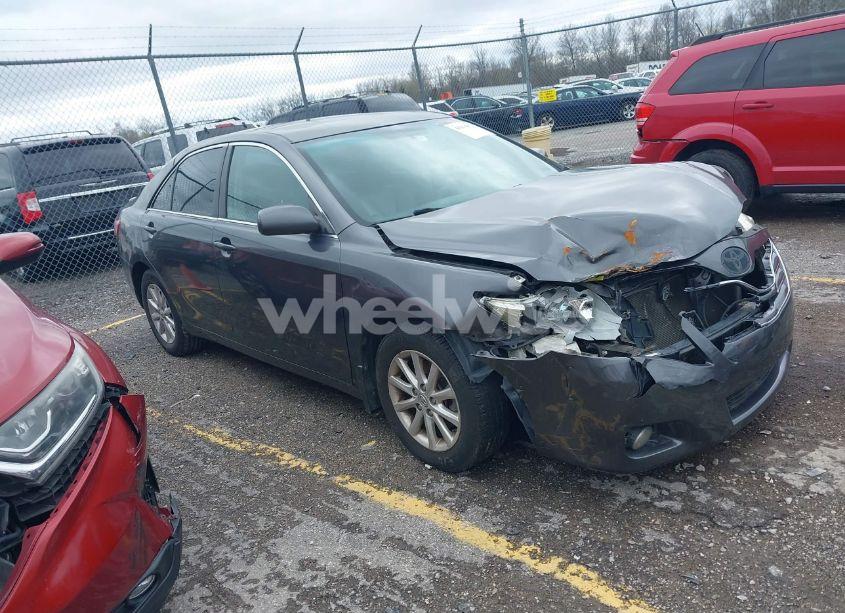 2011 Toyota Camry XLE (VIN 4T4BF3EK1BR100897) main photo