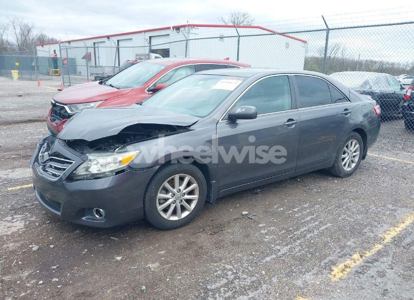 Photo 2 of 2011 Toyota Camry XLE (VIN 4T4BF3EK1BR100897)