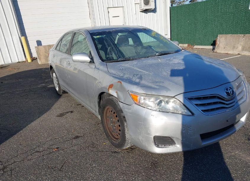2011 Toyota Camry LE (VIN 4T4BF3EK1BR103458) main photo
