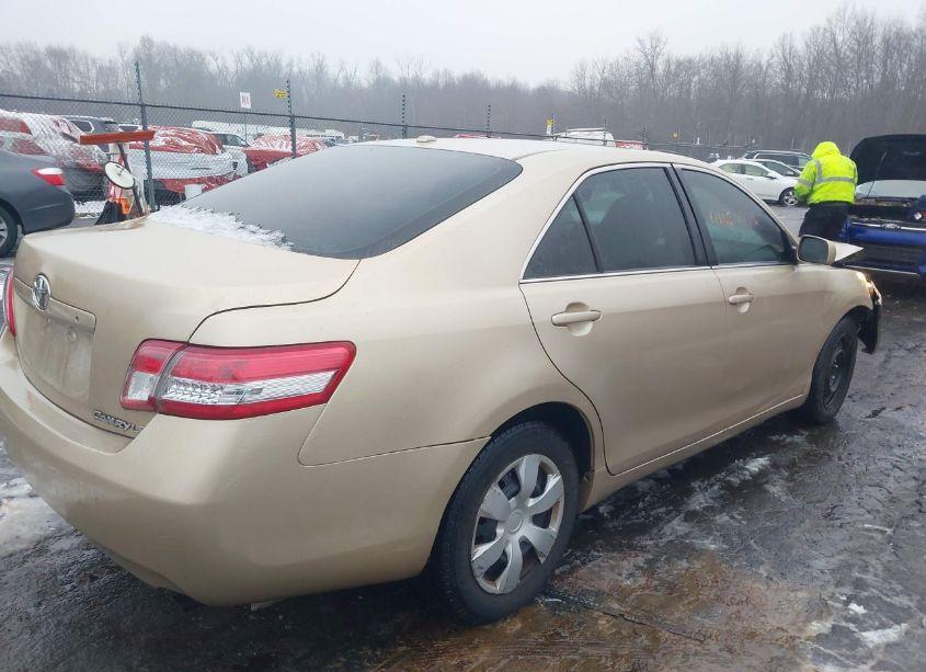 Photo 4 of 2011 Toyota Camry LE (VIN 4T4BF3EK1BR128070)