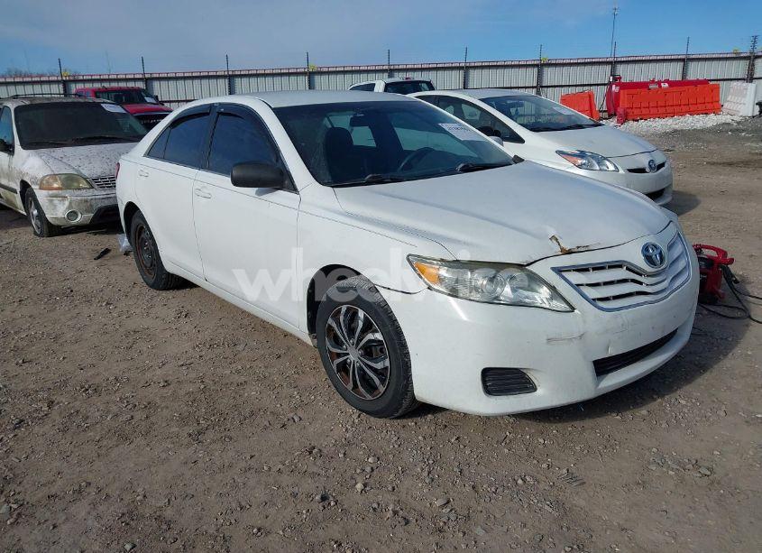 2011 Toyota Camry LE (VIN 4T4BF3EK1BR141773) main photo