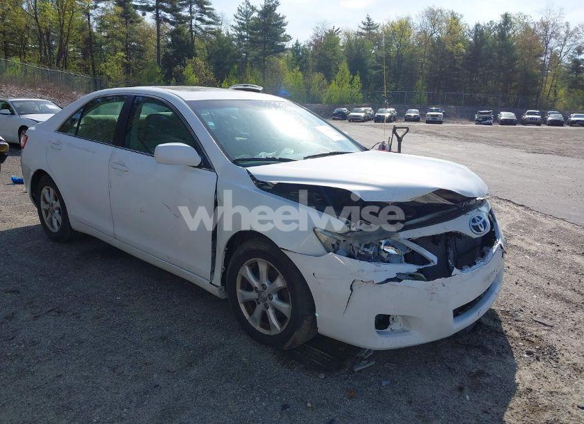 2011 Toyota Camry LE (VIN 4T4BF3EK1BR145788) main photo