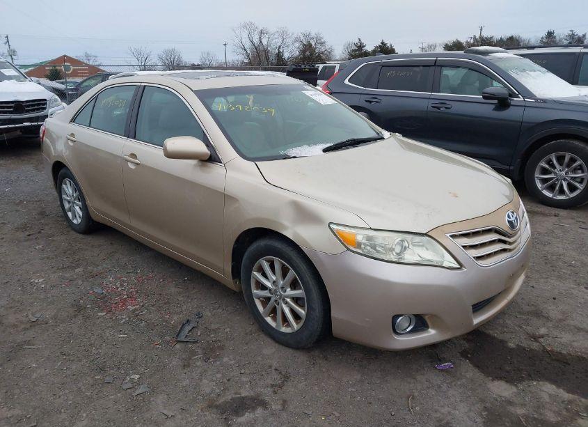 2011 Toyota Camry XLE (VIN 4T4BF3EK1BR149078) main photo