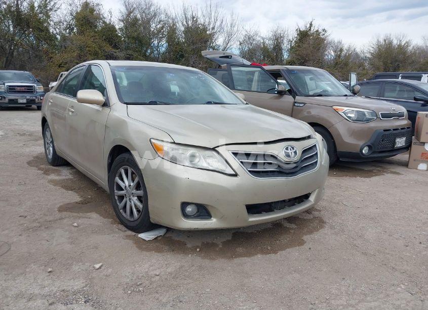 2011 Toyota Camry XLE (VIN 4T4BF3EK1BR150067) main photo