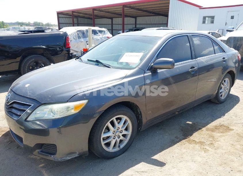 Photo 2 of 2011 Toyota Camry LE (VIN 4T4BF3EK1BR179942)