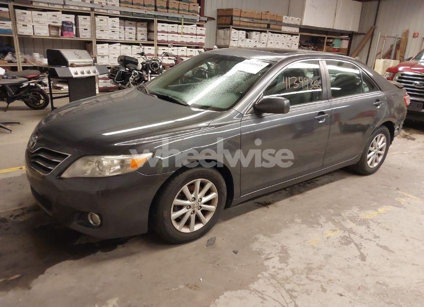 Photo 2 of 2011 Toyota Camry XLE (VIN 4T4BF3EK1BR188267)