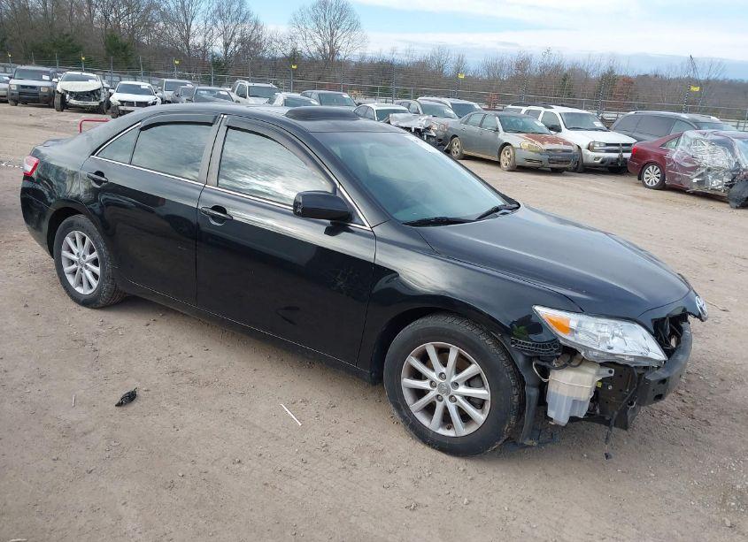 2011 Toyota Camry XLE (VIN 4T4BF3EK1BR203172) main photo